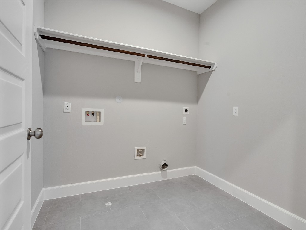 1122 West 16th Street, Unit C Houston, TX 77008 - Photo 25 of 38 a view of an empty room
