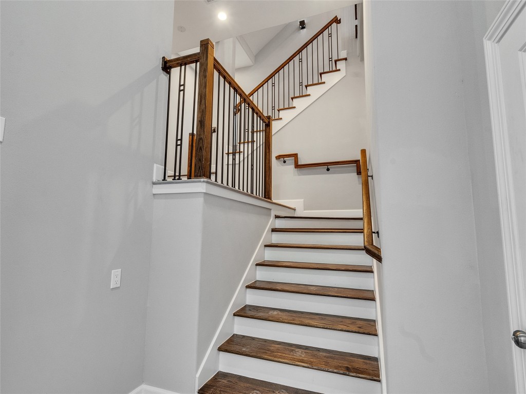 1122 West 16th Street, Unit C Houston, TX 77008 - Photo 3 of 38 Foyer/entry First Floor