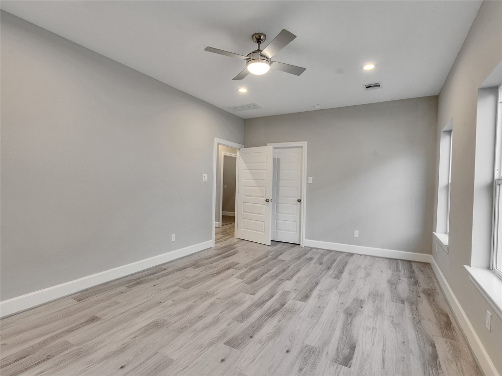 1122 West 16th Street, Unit C Houston, TX 77008 - Photo 31 of 38 a view of an empty room with wooden floor