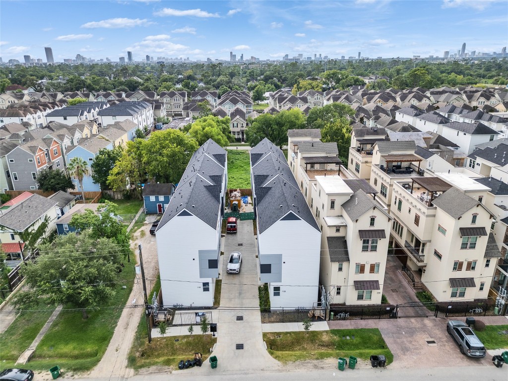 1122 West 16th Street, Unit C Houston, TX 77008 - Photo 37 of 38 an aerial view of multiple house