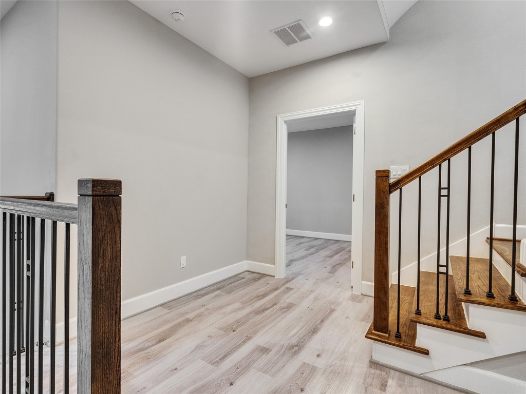 1122 West 16th Street, Unit C Houston, TX 77008 - Photo 4 of 38 First floor landing and view of guest bedroom