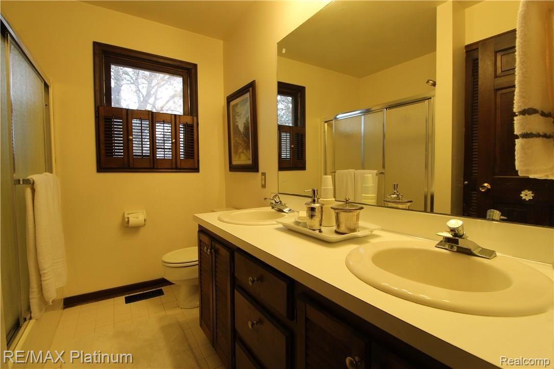 6148 Kings Scepter Road Grand Blanc, MI 48439 - Photo 18 of 38 K Full Bath.jpg