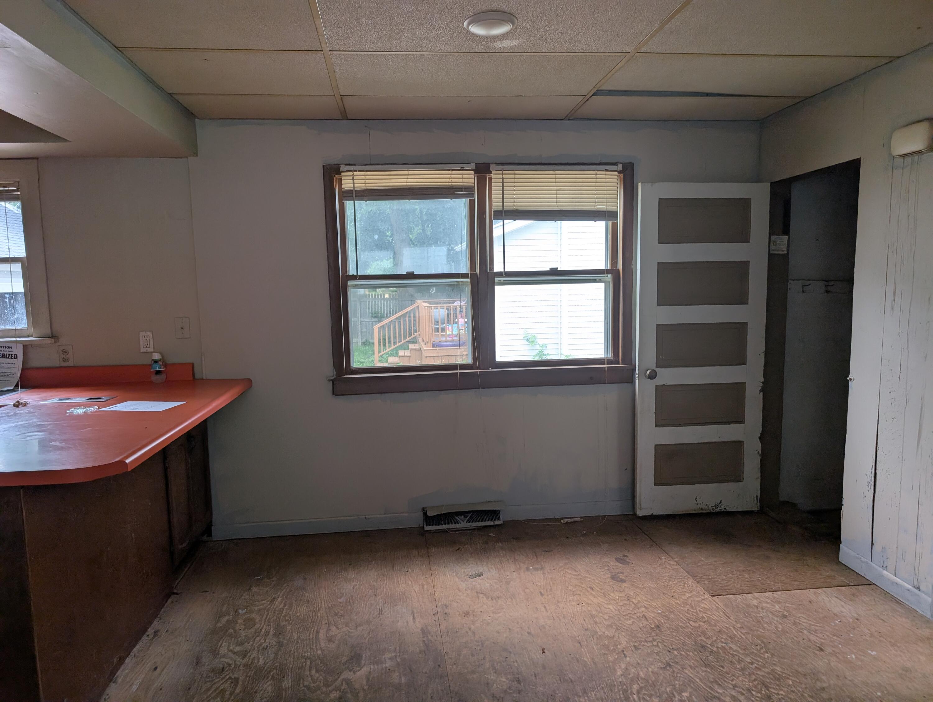 1608 2nd Street Jackson, MI 49203 - Photo 9 of 22 Eat in area