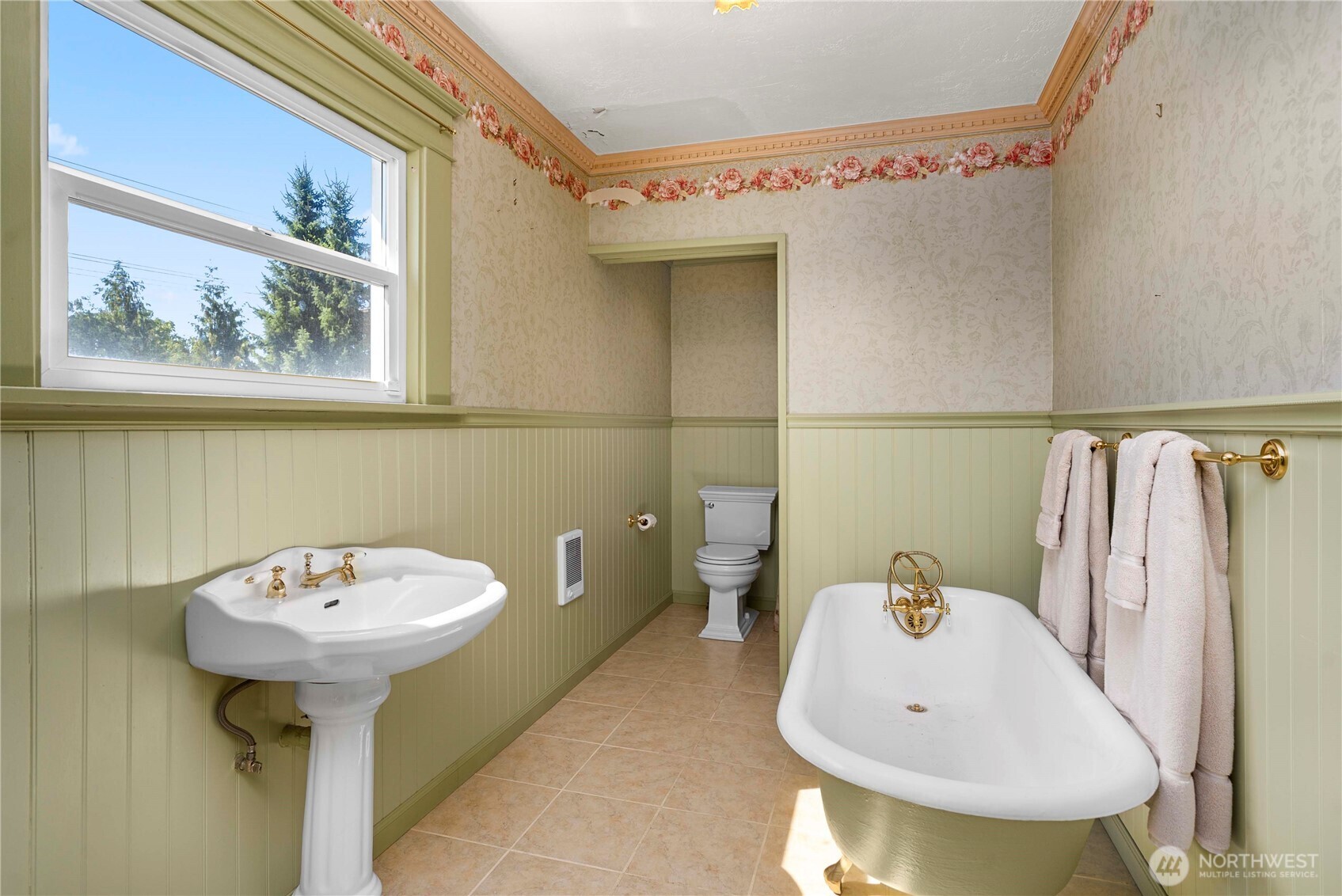 703 E Street Centralia, WA 98531 - Photo 25 of 37 a bathroom with a sink and a mirror