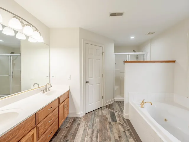 $779,900 | 26W185 Meadowview Court, Wheaton, IL 60187