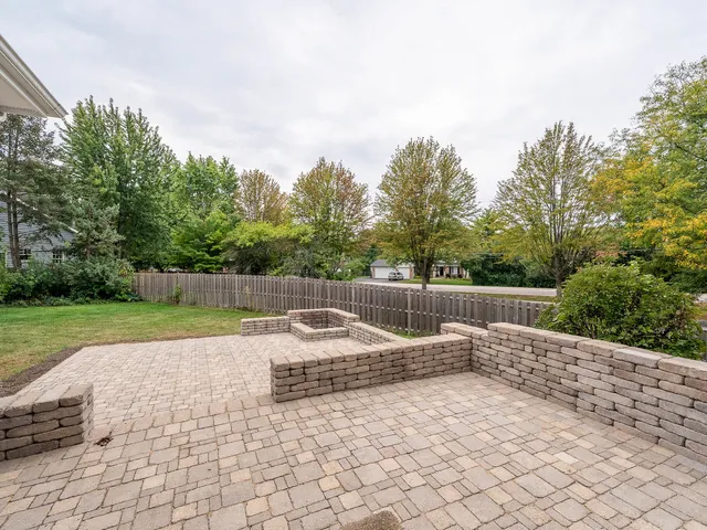 $779,900 | 26W185 Meadowview Court, Wheaton, IL 60187