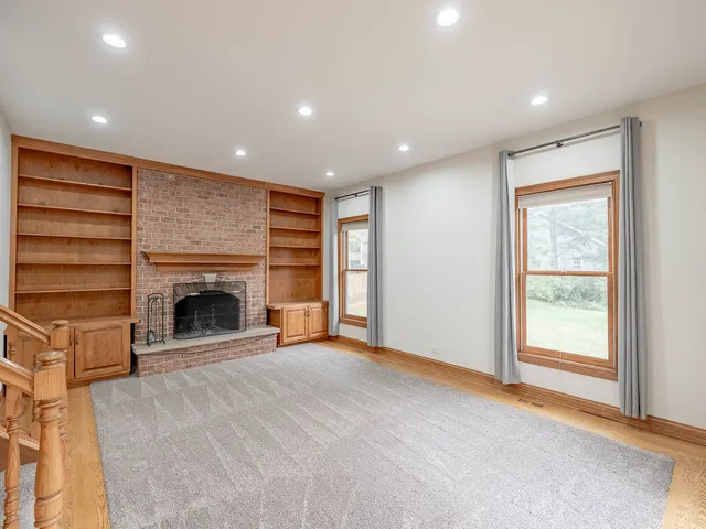 $779,900 | 26W185 Meadowview Court, Wheaton, IL 60187