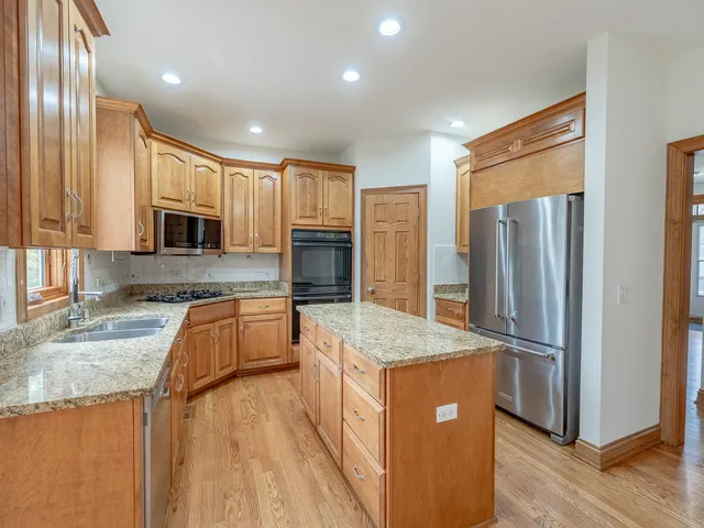 $779,900 | 26W185 Meadowview Court, Wheaton, IL 60187