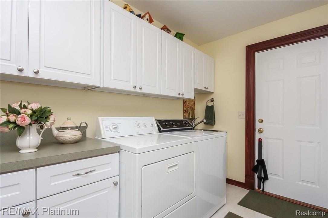 6945 Gawley Road Pinckney, MI 48169 - Photo 30 of 76 Laundry/Mud room with a sink and tons of cabinets