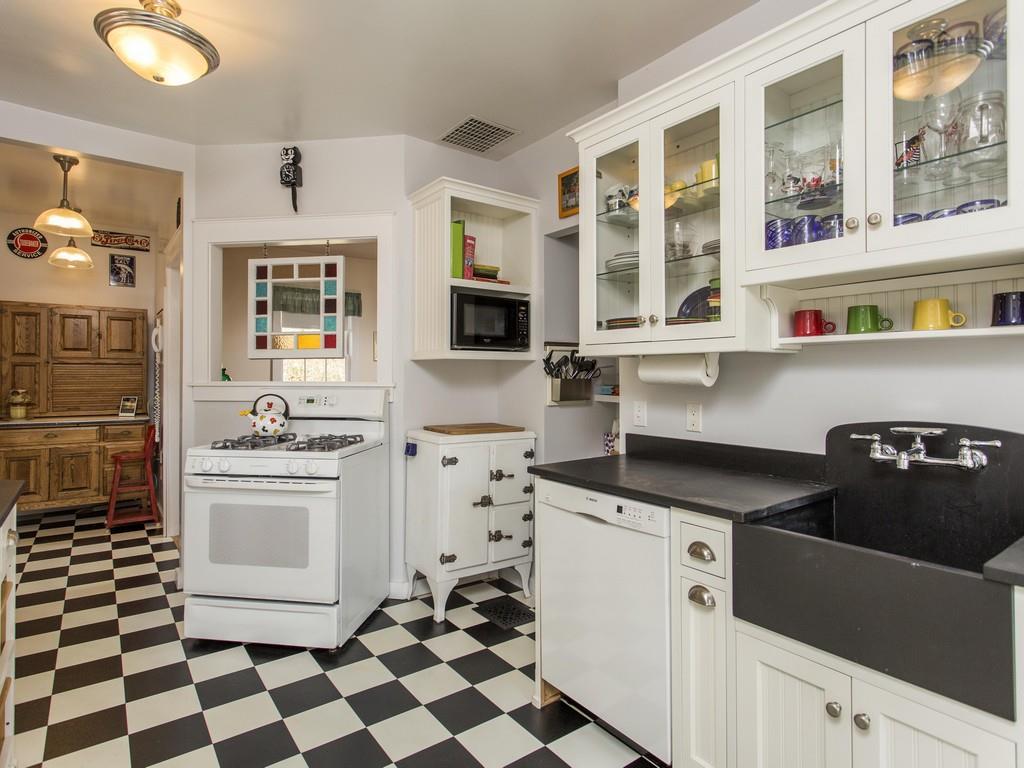 3 Charles Road Cape Elizabeth, ME 04107 - Photo 15 of 25 Kitchen