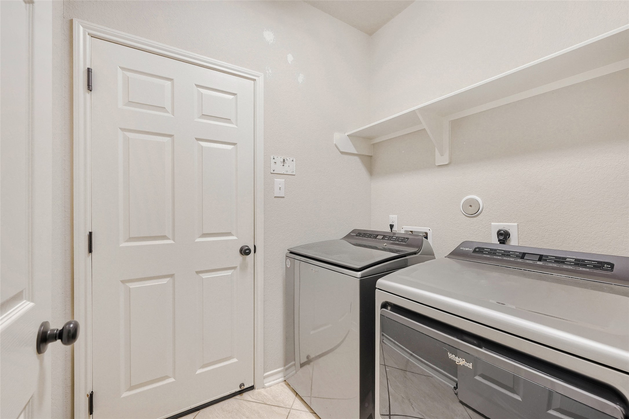 6210 Mason Way Rosenberg, TX 77471 - Photo 25 of 28 Laundry Room