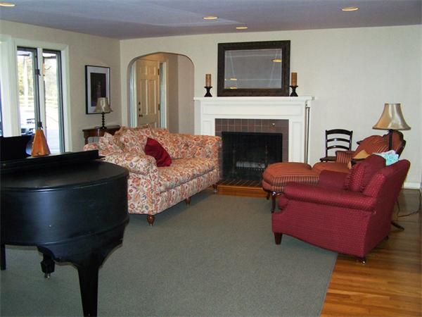 26 Cutler Road Andover, MA 01810 - Photo 3 of 28 Gallery Image 3