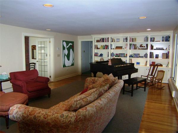 26 Cutler Road Andover, MA 01810 - Photo 4 of 28 Gallery Image 4