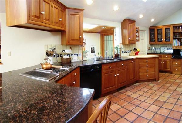 26 Cutler Road Andover, MA 01810 - Photo 8 of 28 Gallery Image 8