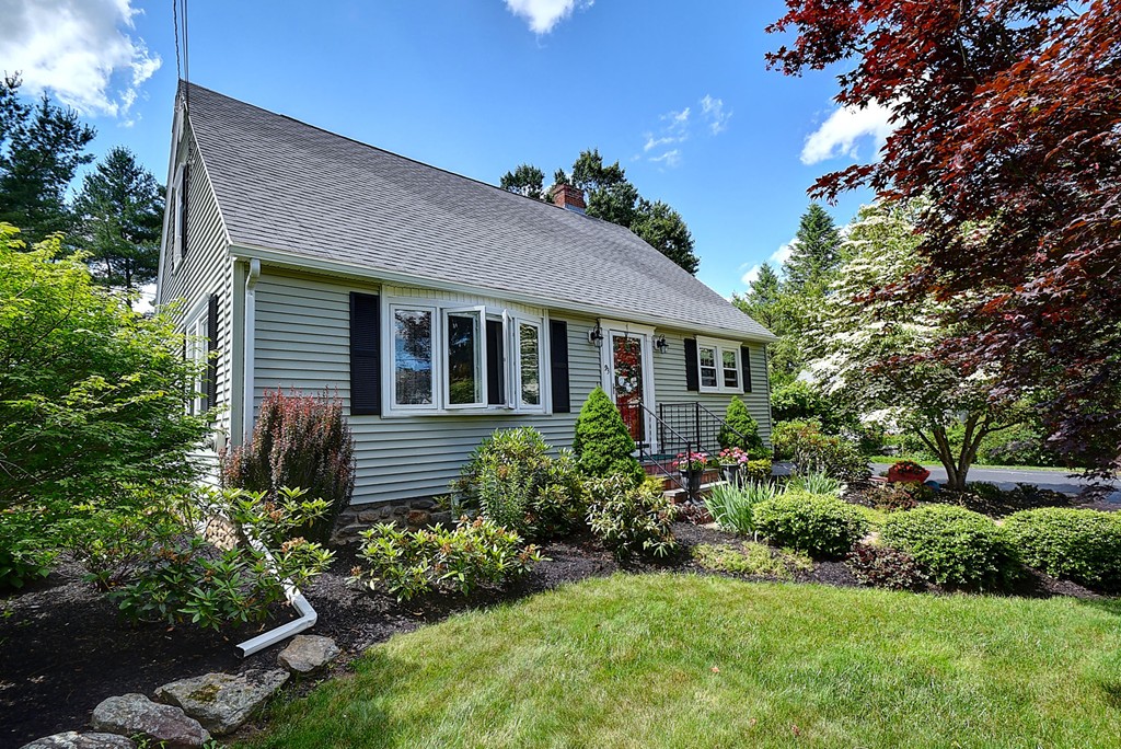 93 Fiske Hill Road Sturbridge, MA 01566 - Photo 1 of 29 Gallery Image 1