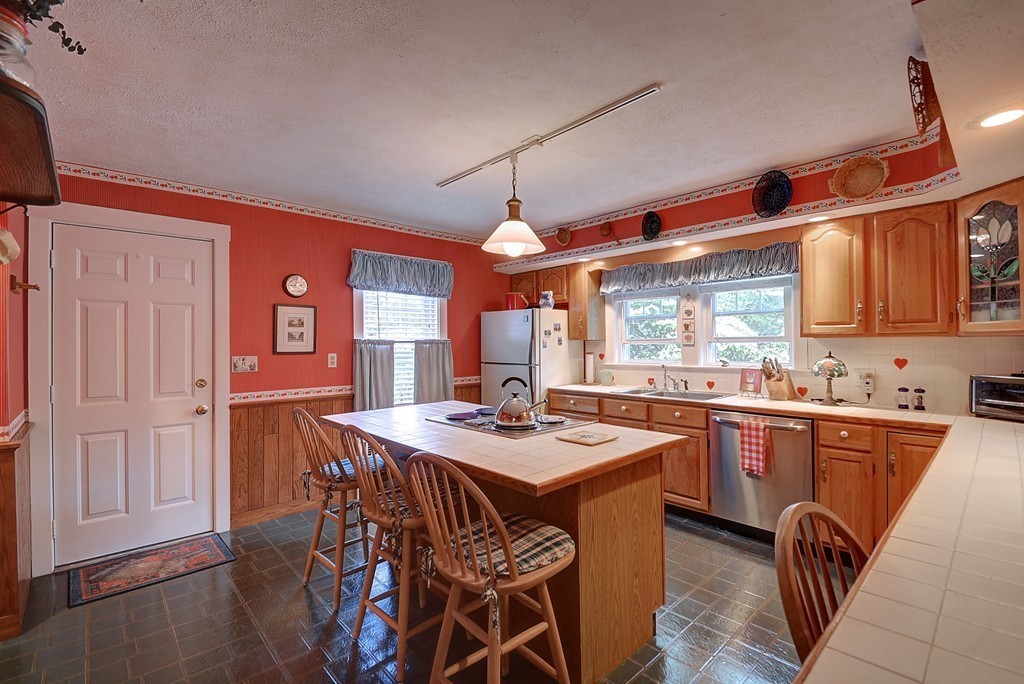 93 Fiske Hill Road Sturbridge, MA 01566 - Photo 13 of 29 Gallery Image 13