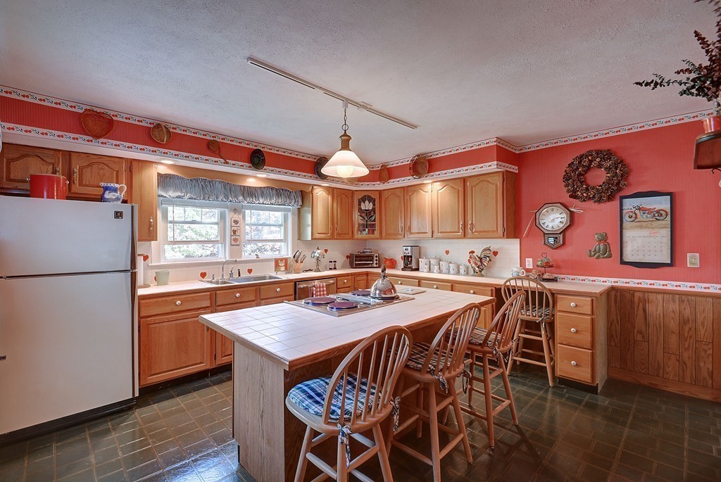 93 Fiske Hill Road Sturbridge, MA 01566 - Photo 14 of 29 Gallery Image 14