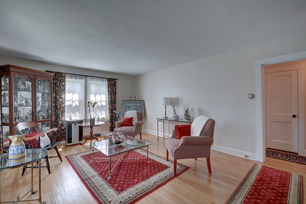 93 Fiske Hill Road Sturbridge, MA 01566 - Photo 4 of 29 Gallery Image 4