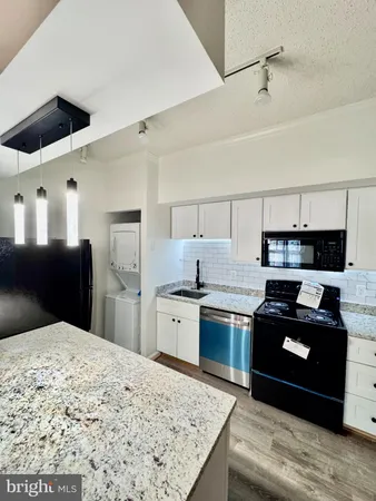 $2,599 | 1211 South Eads Street, Unit 1009, Arlington, VA 22202