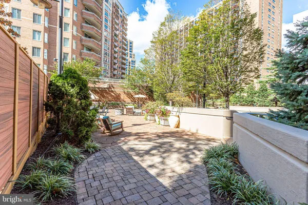 $2,599 | 1211 South Eads Street, Unit 1009, Arlington, VA 22202