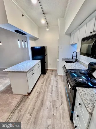 $2,599 | 1211 South Eads Street, Unit 1009, Arlington, VA 22202