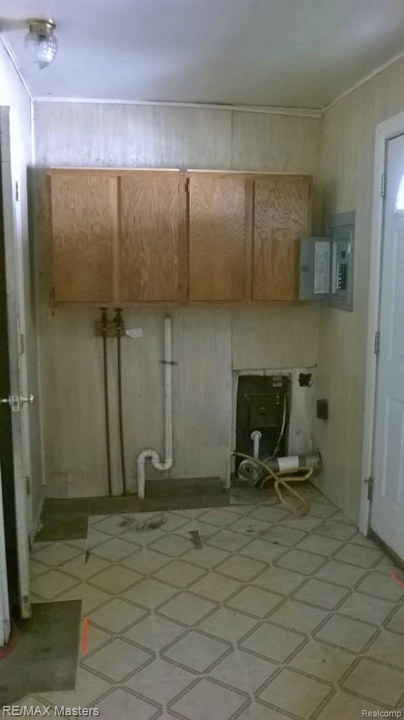 673 Ford Road Carleton, MI 48117 - Photo 18 of 19 LAUNDRY ROOM