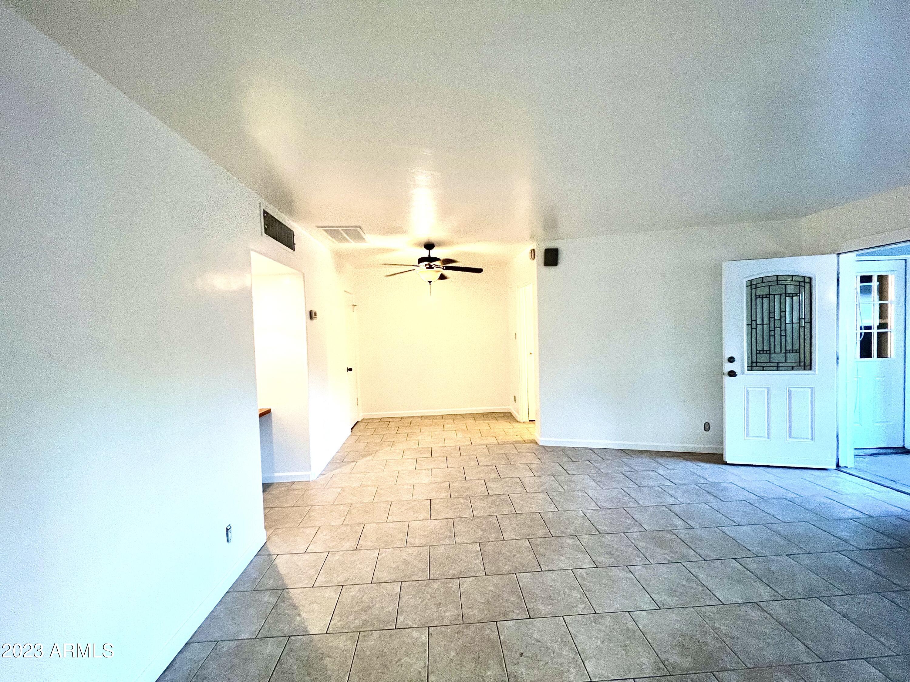 2945 North 19th Avenue, Unit 70 Phoenix, AZ 85015 - Photo 2 of 9 LIVING AND DINING NOOK