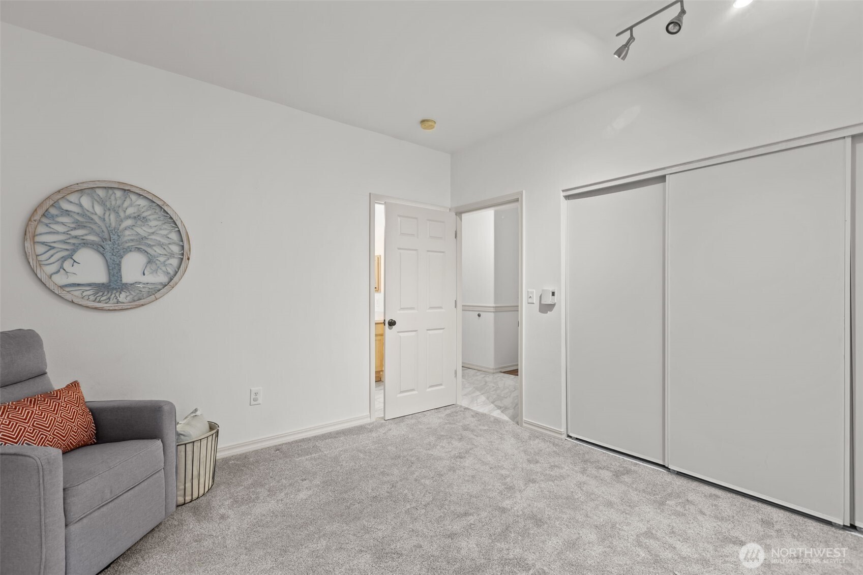 440 Maple Avenue Southwest, Unit A106 Renton, WA 98057 - Photo 26 of 39 a living room with furniture and a window