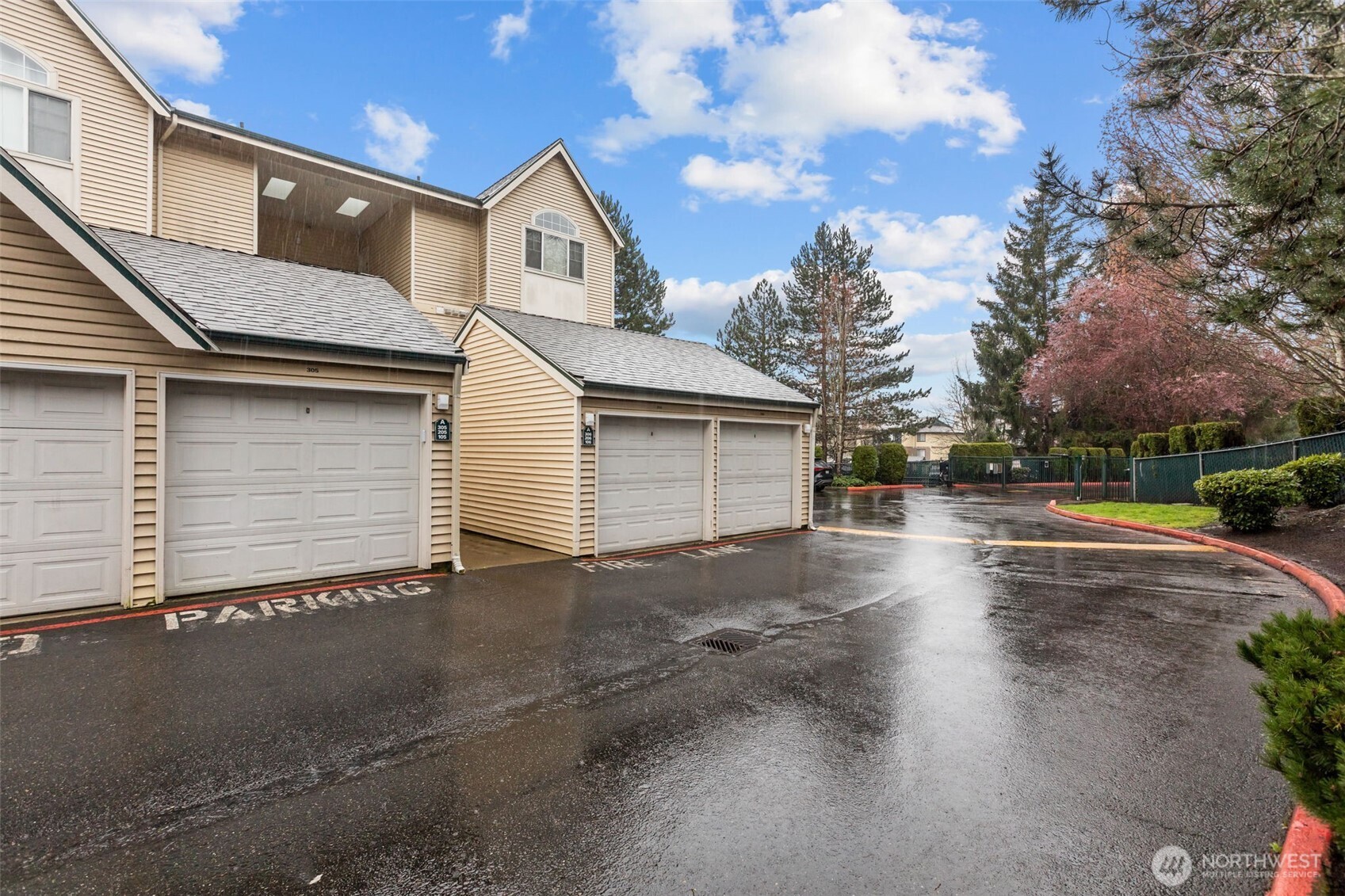 440 Maple Avenue Southwest, Unit A106 Renton, WA 98057 - Photo 38 of 39 a view of back yard of the house