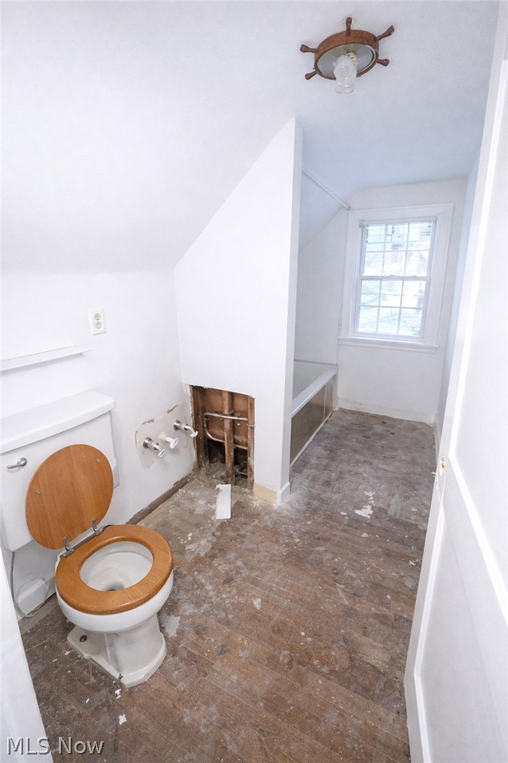 3575 Gridley Road Shaker Heights, OH 44122 - Photo 38 of 47 3rd Floor Bathroom with vaulted ceiling, wood-type flooring, and shower / bathtub combination