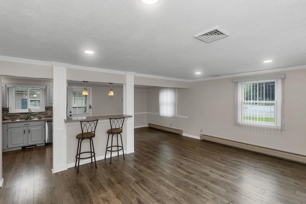 89 Garvey Drive Springfield, MA 01109 - Photo 9 of 34 Gallery Image 9