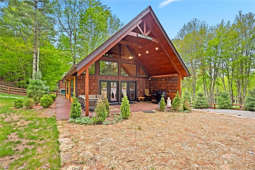 123 St Andrews Road Beech Mountain, NC 28604 - Photo 30 of 50 a front view of a house with garden