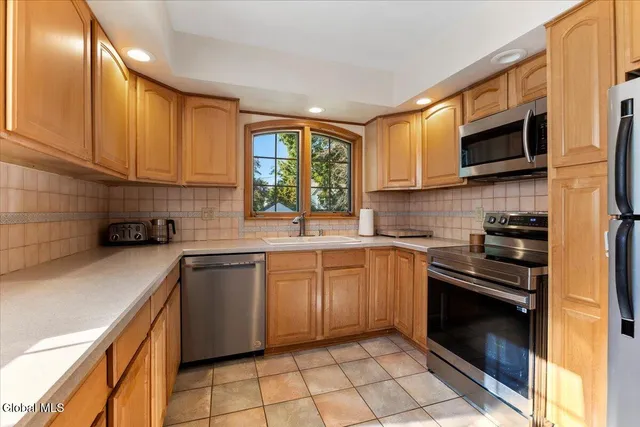 $380,000 | 15 Roweland Avenue, Bethlehem, NY 12054