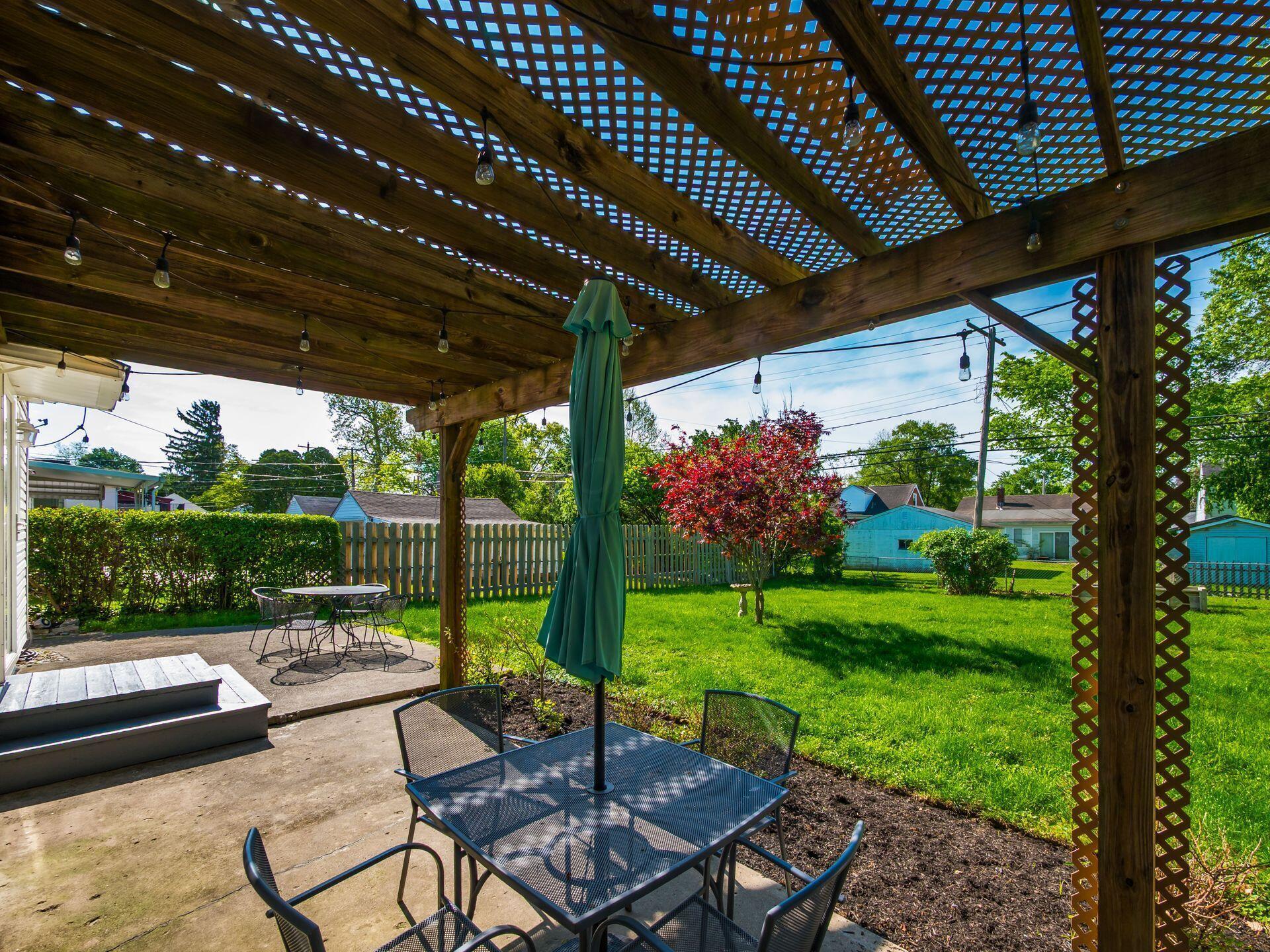 199 East Weisheimer Road Columbus, OH 43214 - Photo 24 of 33 patio