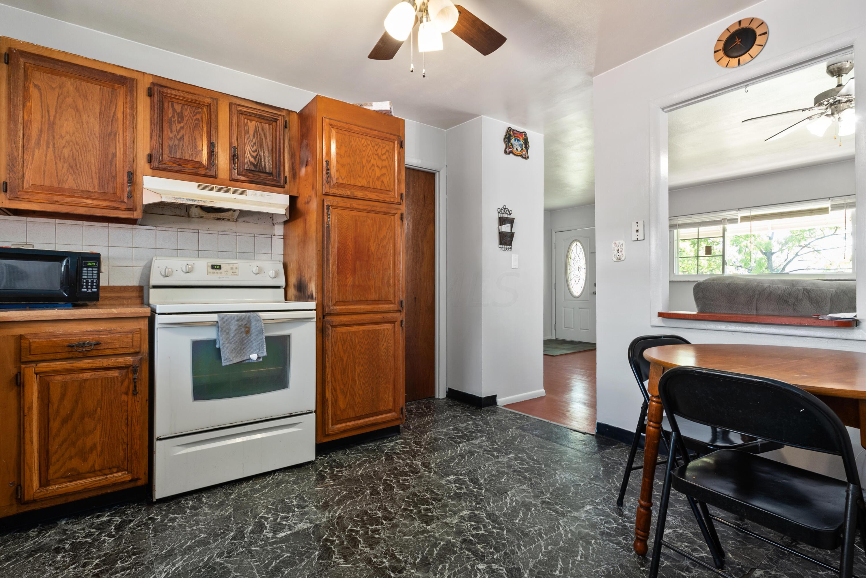 1089 South Yearling Road Columbus, OH 43227 - Photo 10 of 28 Kitchen