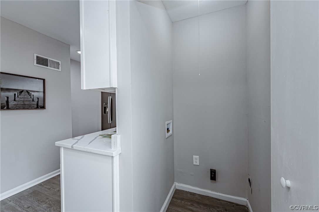 4629 Coldstream Drive Richmond, VA 23234 - Photo 20 of 36 a bathroom with a sink and a mirror