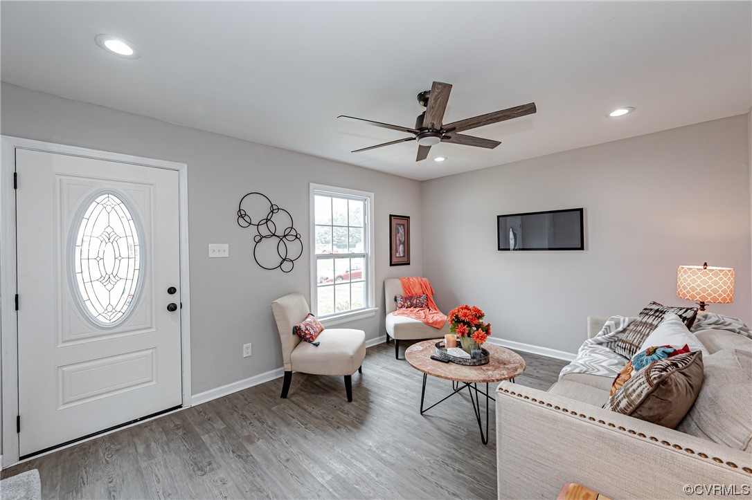 4629 Coldstream Drive Richmond, VA 23234 - Photo 5 of 36 a living room with furniture flowerpot and window