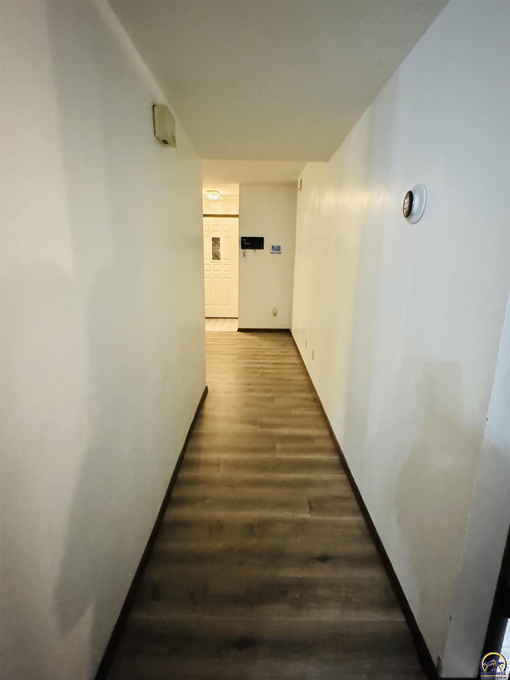 2926 Southwest Arrowhead Road Topeka, KS 66614 - Photo 12 of 32