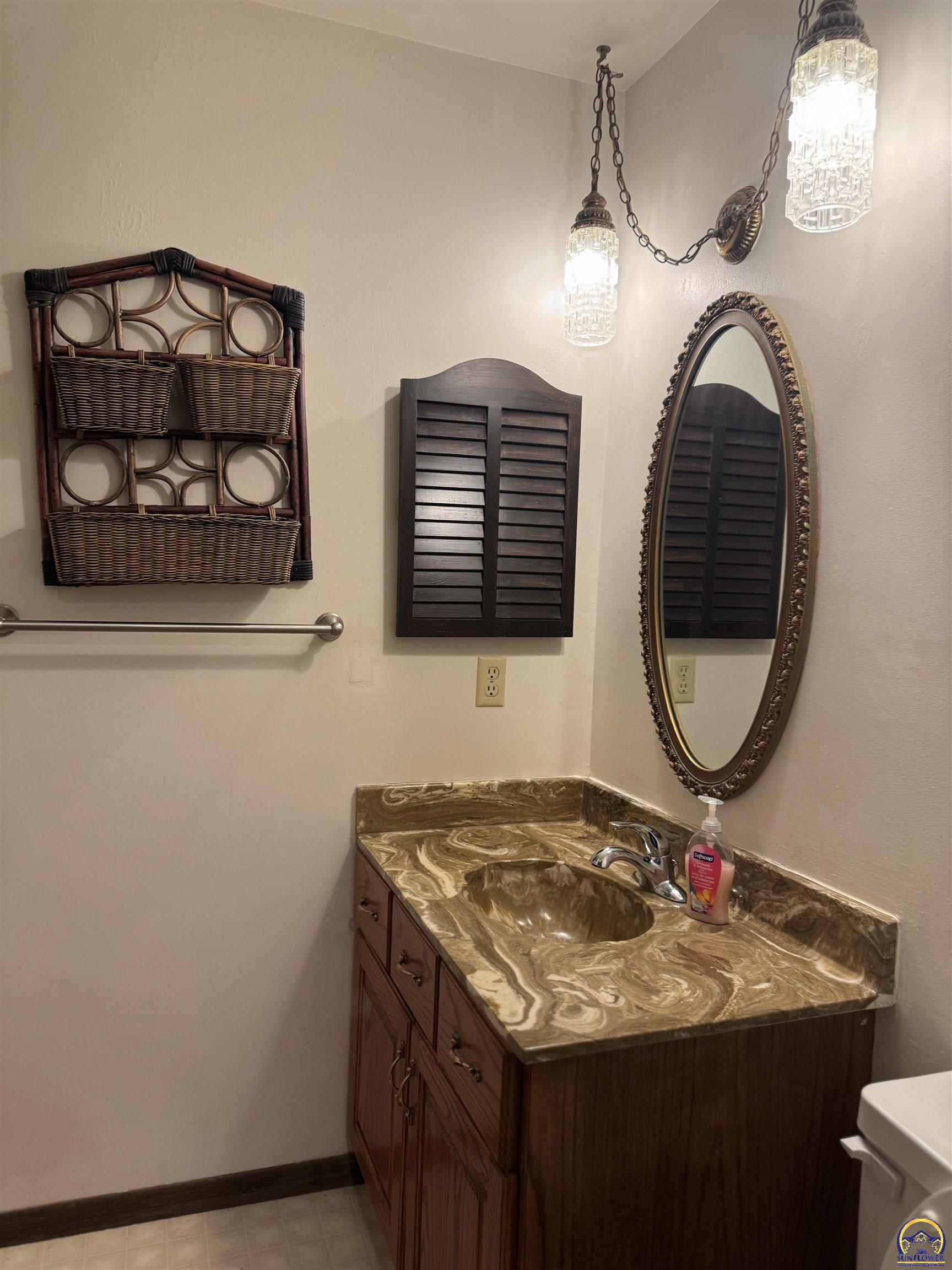 2926 Southwest Arrowhead Road Topeka, KS 66614 - Photo 25 of 32