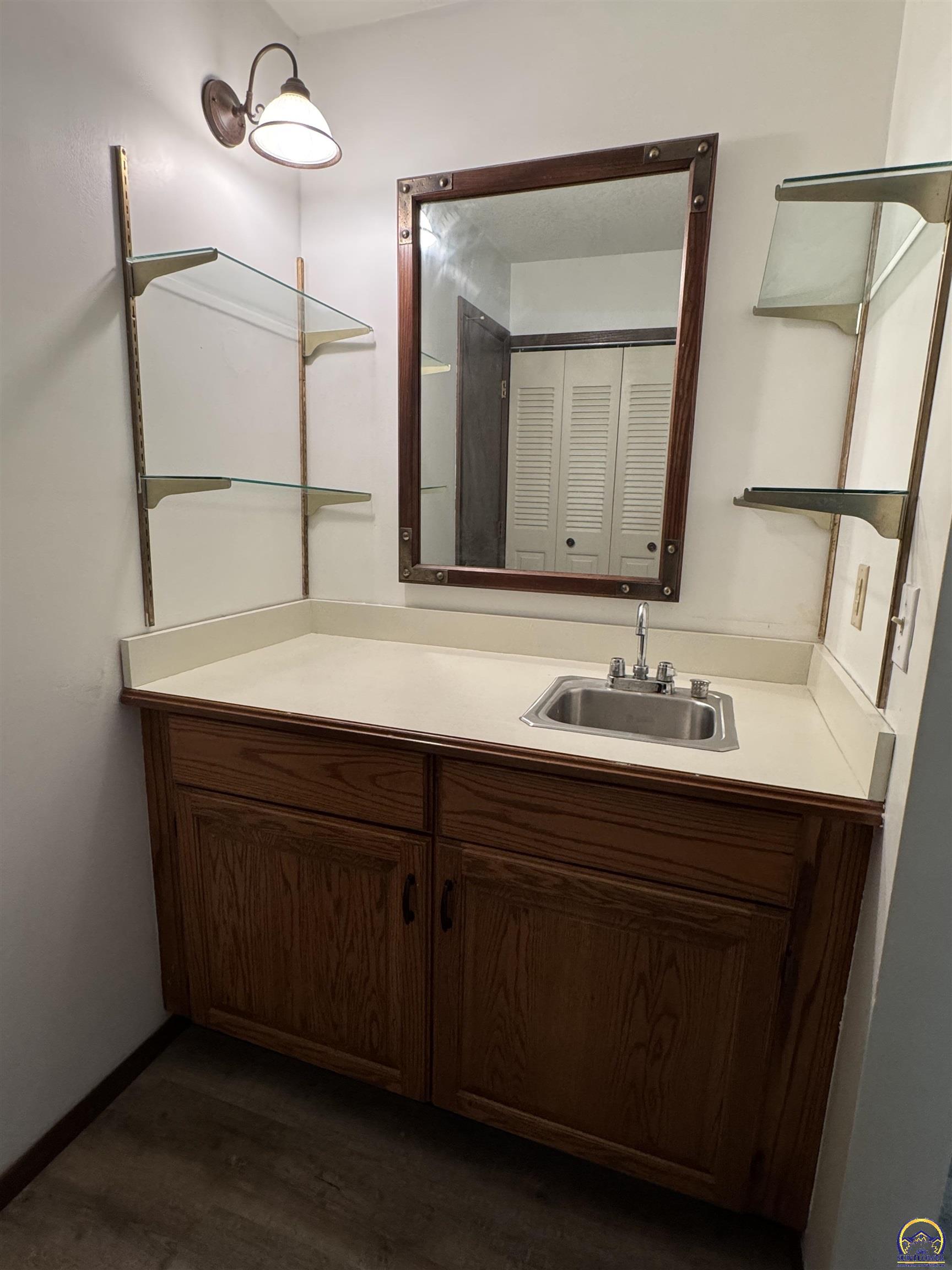 2926 Southwest Arrowhead Road Topeka, KS 66614 - Photo 30 of 33