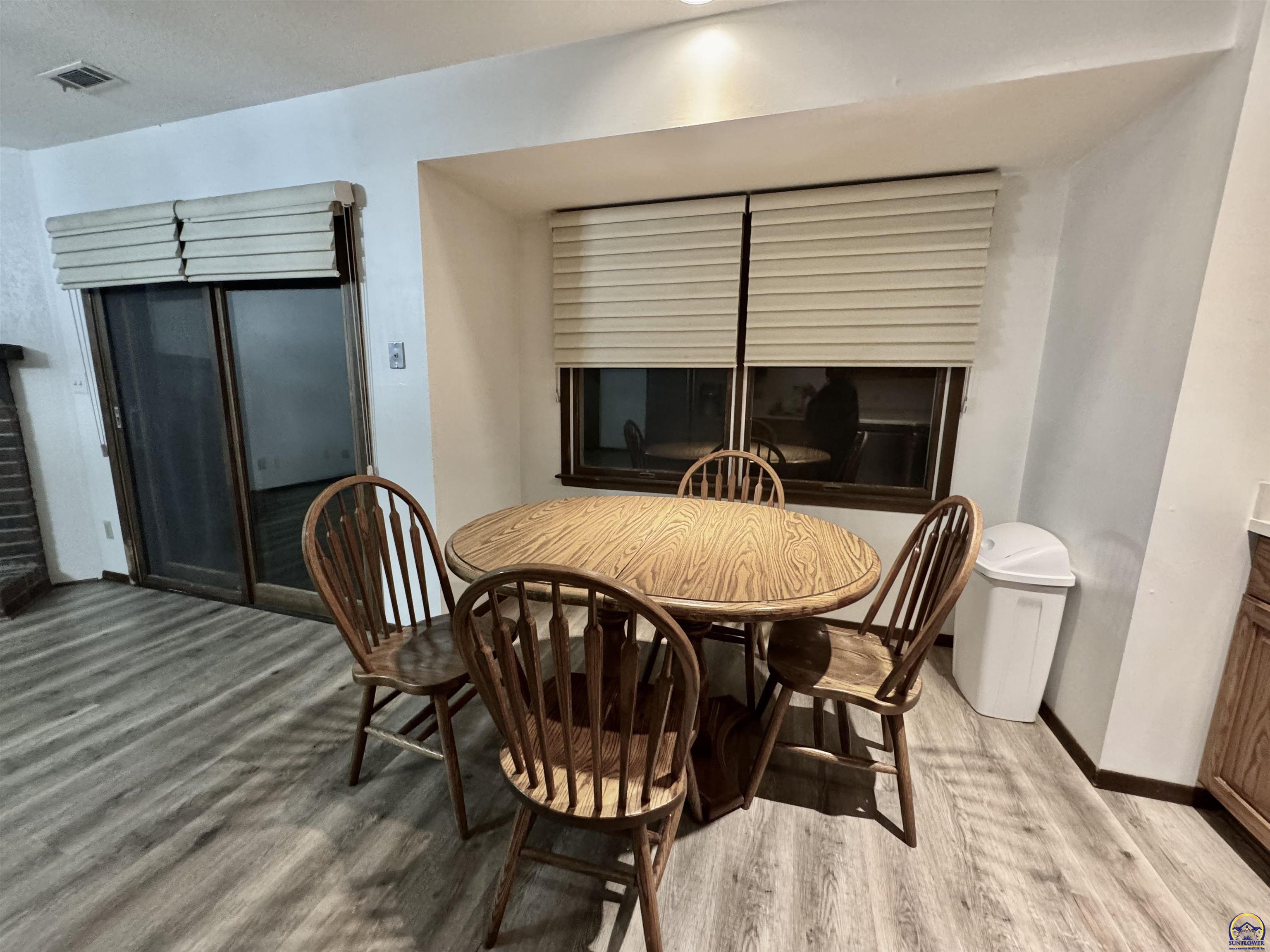 2926 Southwest Arrowhead Road Topeka, KS 66614 - Photo 6 of 33