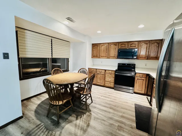 $228,000 | 2926 Southwest Arrowhead Road, Topeka, KS 66614