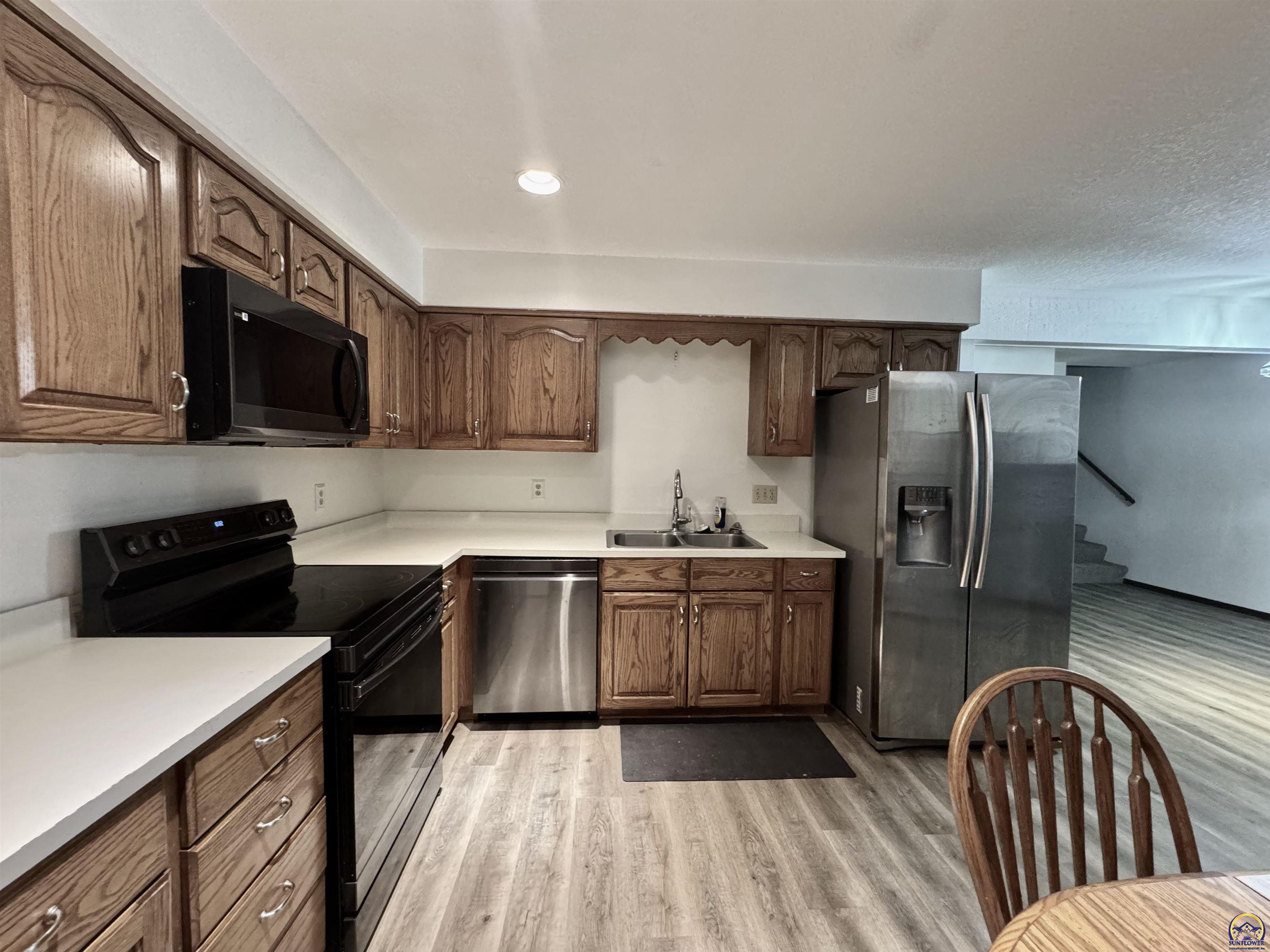 2926 Southwest Arrowhead Road Topeka, KS 66614 - Photo 7 of 32