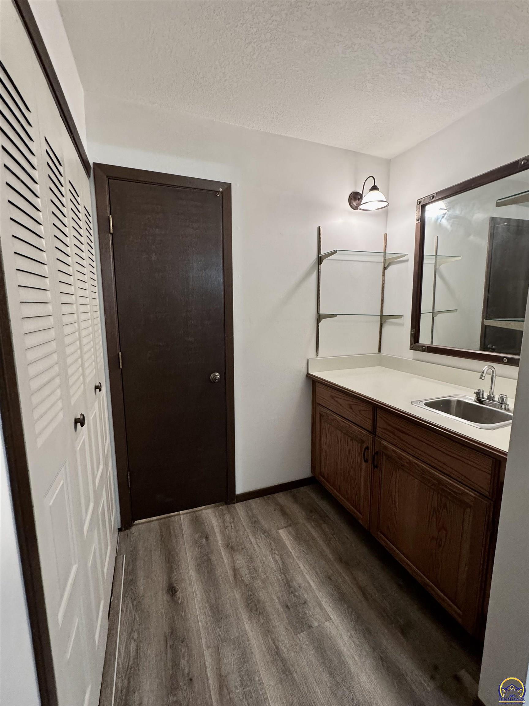 2926 Southwest Arrowhead Road Topeka, KS 66614 - Photo 10 of 33