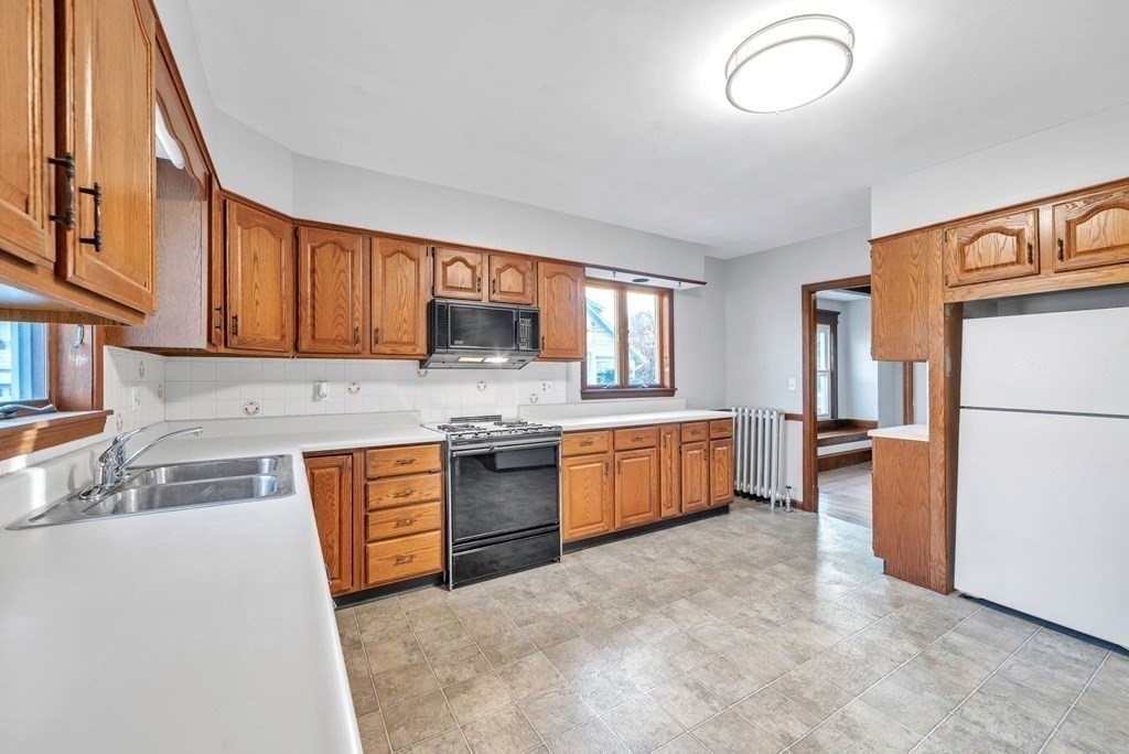 25 Manitoba Street Springfield, MA 01108 - Photo 4 of 38 Gallery Image 4