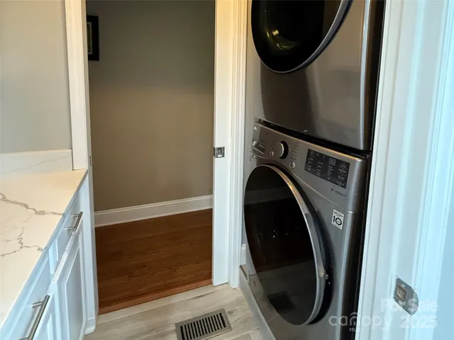 a close up view of a washer and dryer