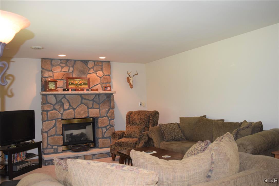 843 Molasses Valley Road Kunkletown, PA 18058 - Photo 4 of 33