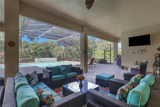 $2,500,000 | 5865 Hammock Isles Circle, Naples, FL 34119