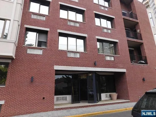 $3,000 | 825 Palisade Avenue, Unit C2, Fort Lee, NJ 07024