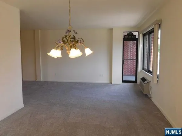 a view of empty room with window